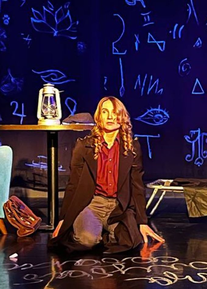 Моноспектакль «Глаза голубой собаки»