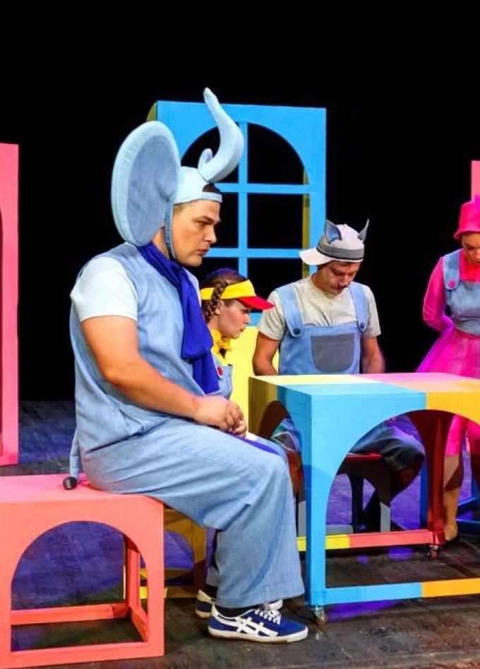 У слонёнка день рождения