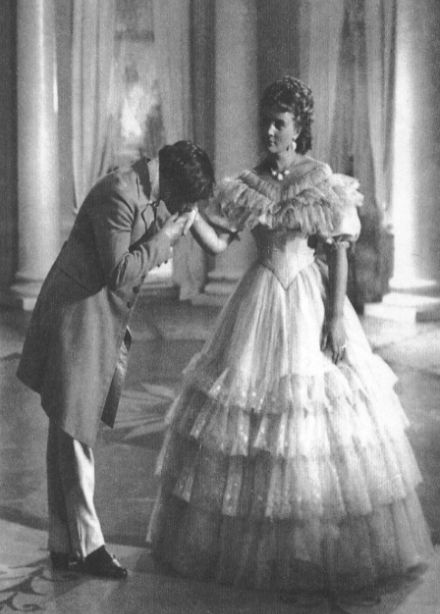 Программа «Исторический этикет: код светского общения от Фамусова до наших дней»