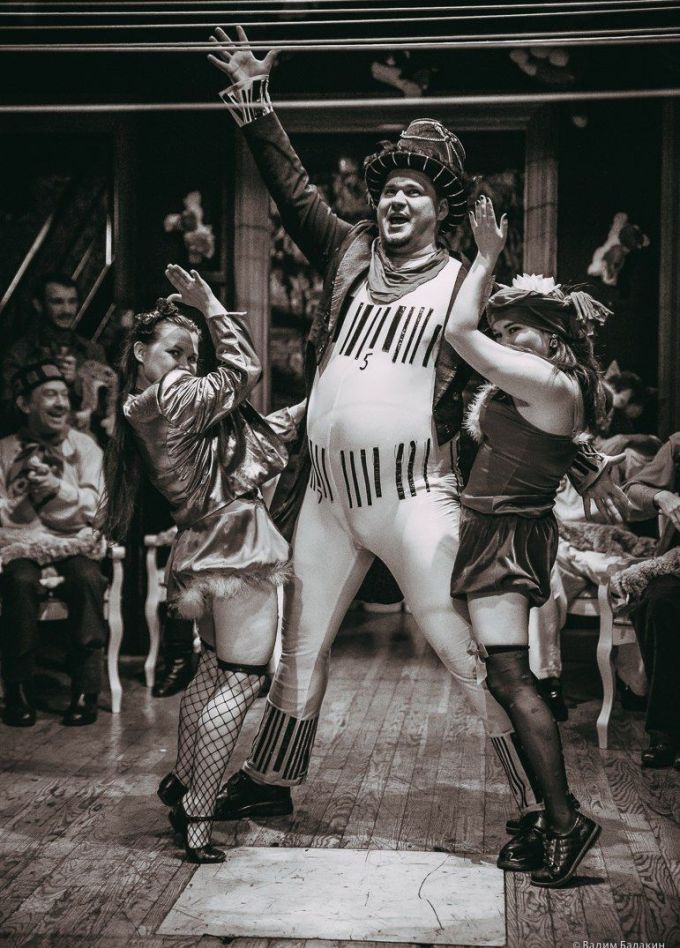 Спектакль «Двенадцать стульев»