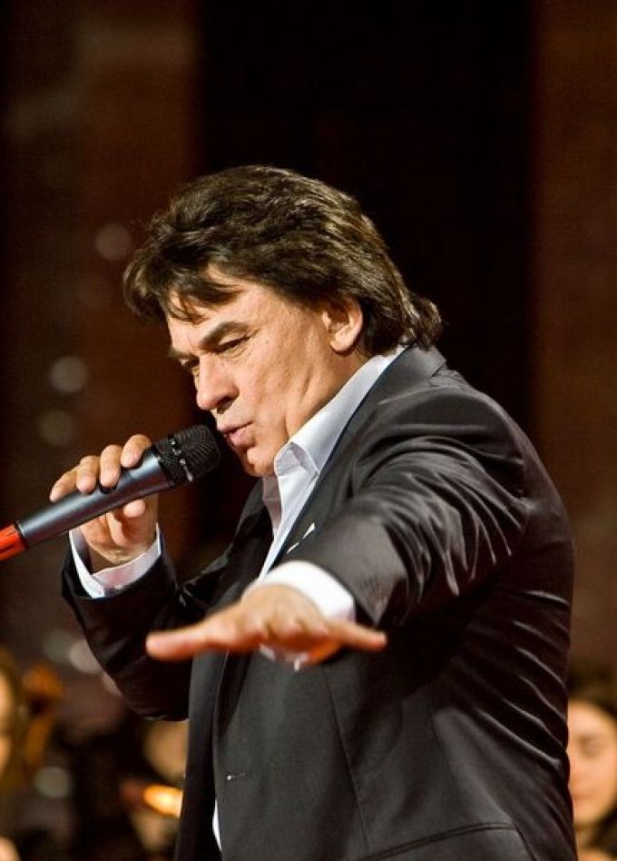 Александр Серов