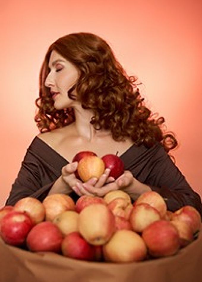 Моноспектакль «С неба упали три яблока»