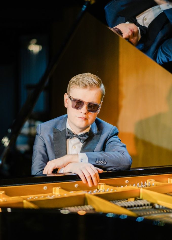 Олег Аккуратов