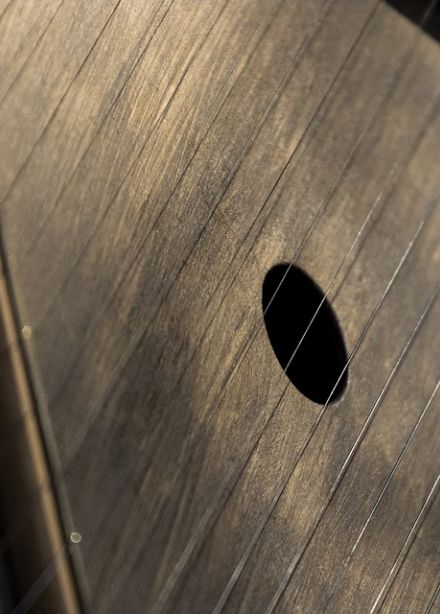 Народные инструменты. Контрабас-балалайка