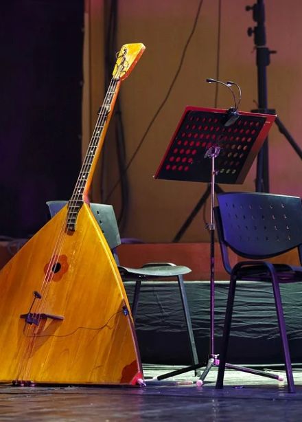 Народные инструменты. Балалайка