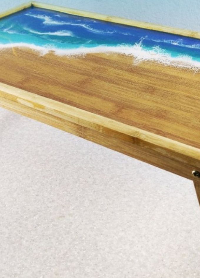 Столик для завтрака. Море