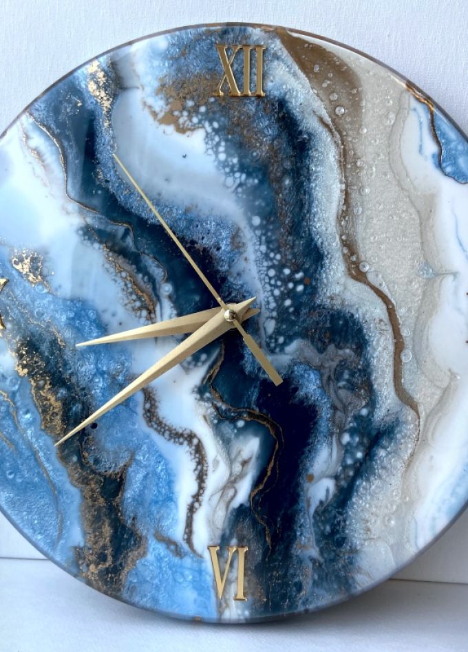 Часы. Срез камня. Мрамор