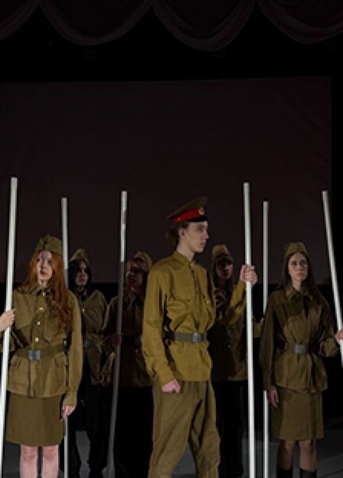 А зори здесь тихие. Спектакль