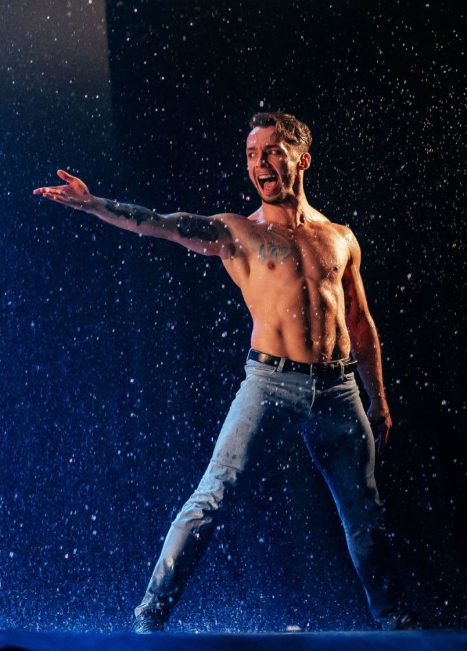 Шоу под дождём I. Между мной и тобой