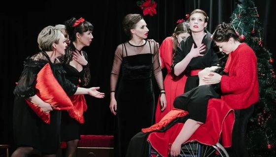 Спектакль «8 любящих женщин»