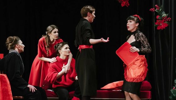 Спектакль «8 любящих женщин»